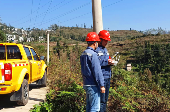 水城供电局使用无人机巡线模式,保障电网用电高(图2) 水城供电局使用无人机巡线模式,保障电网用电高(图2)